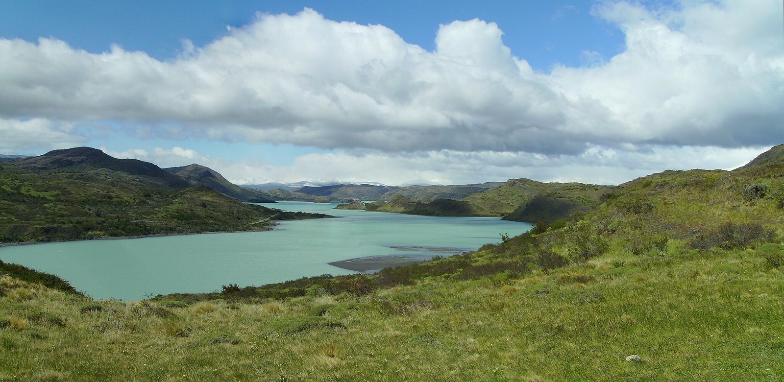 Ruelas coloridas do Vieux Puerto Natales ao amanhecer